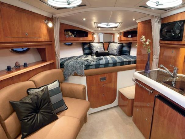 318 Vista cabin forward — factory brochure