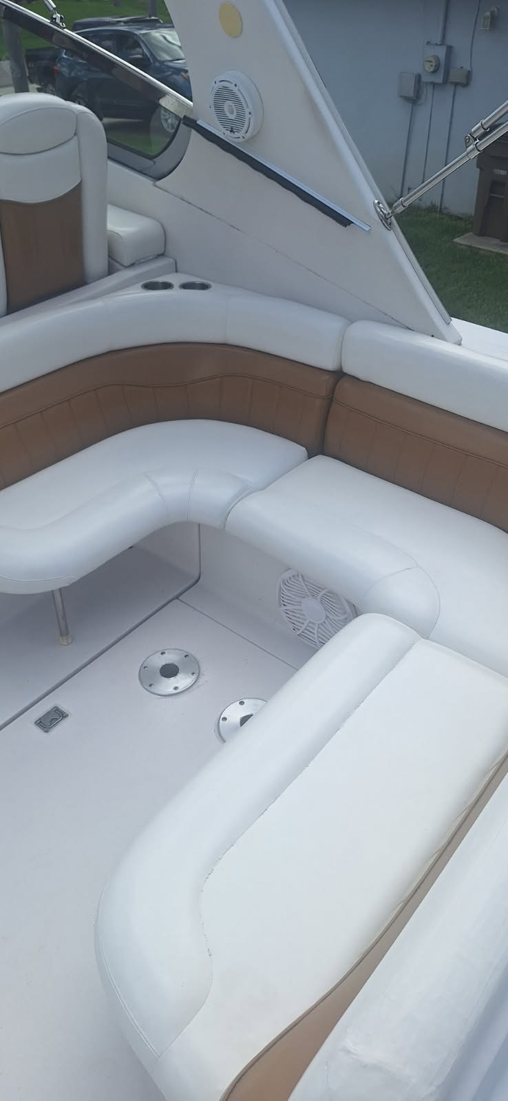 Cockpit lounge seating